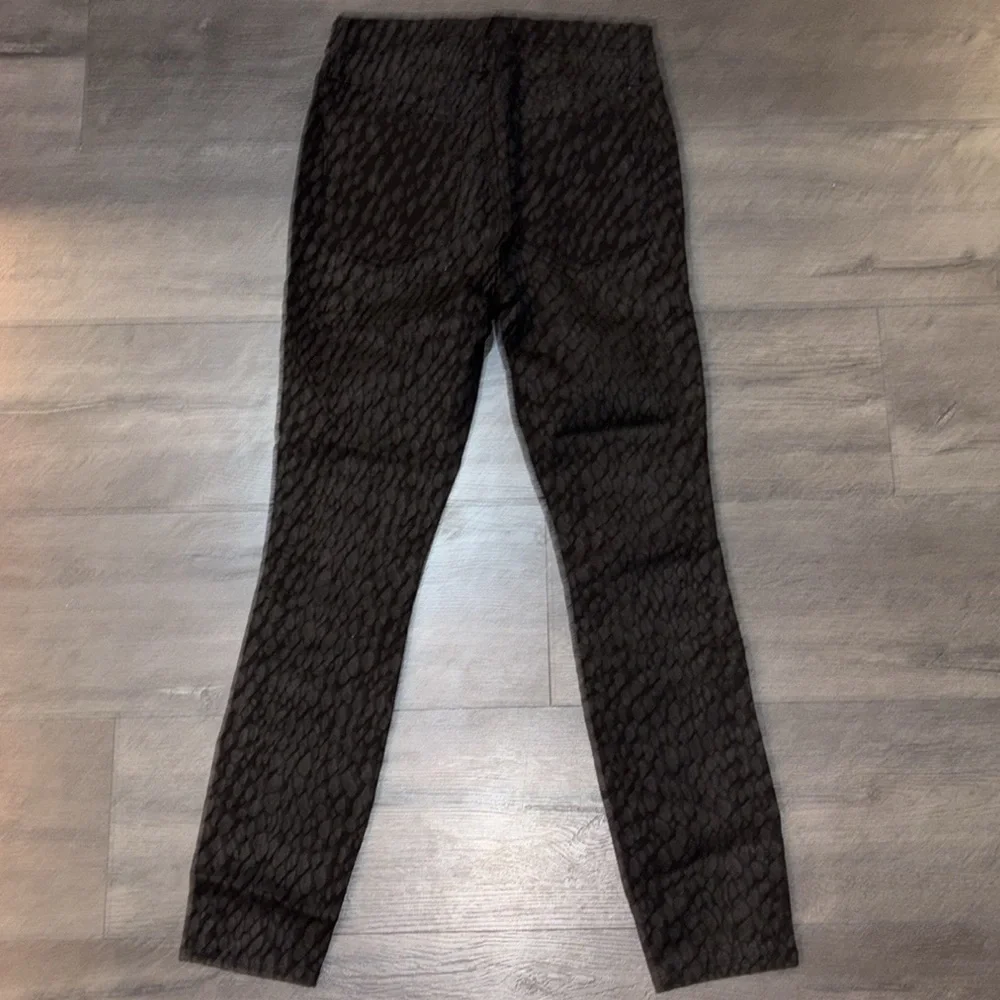 Good American Good Legs Crop Animal Print Jean Size 27 / 4 Black STRETCH! - Picture 10 of 15